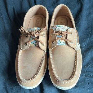 Brand new, never worn size 10 Sperry shoes.